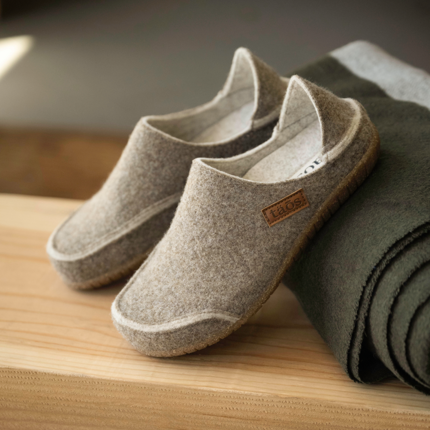 Taos Footwear Unisex Convertawool Clogs